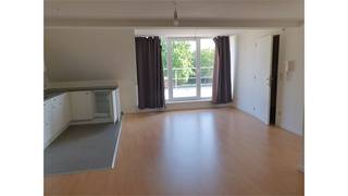 Een gunstig gelegen appartement op de tweede verdieping bestaande uit een woonkamer met open keuken, 1 slaapkamer, badkamer, bergplaats, ruim...