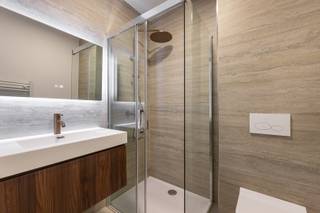 Schitterend gerenoveerd appartement op het bruisende zuid met zicht op het nieuwe ZUIDPARK.Indeling van het appartement:Inkomhal met vestiairekast:...