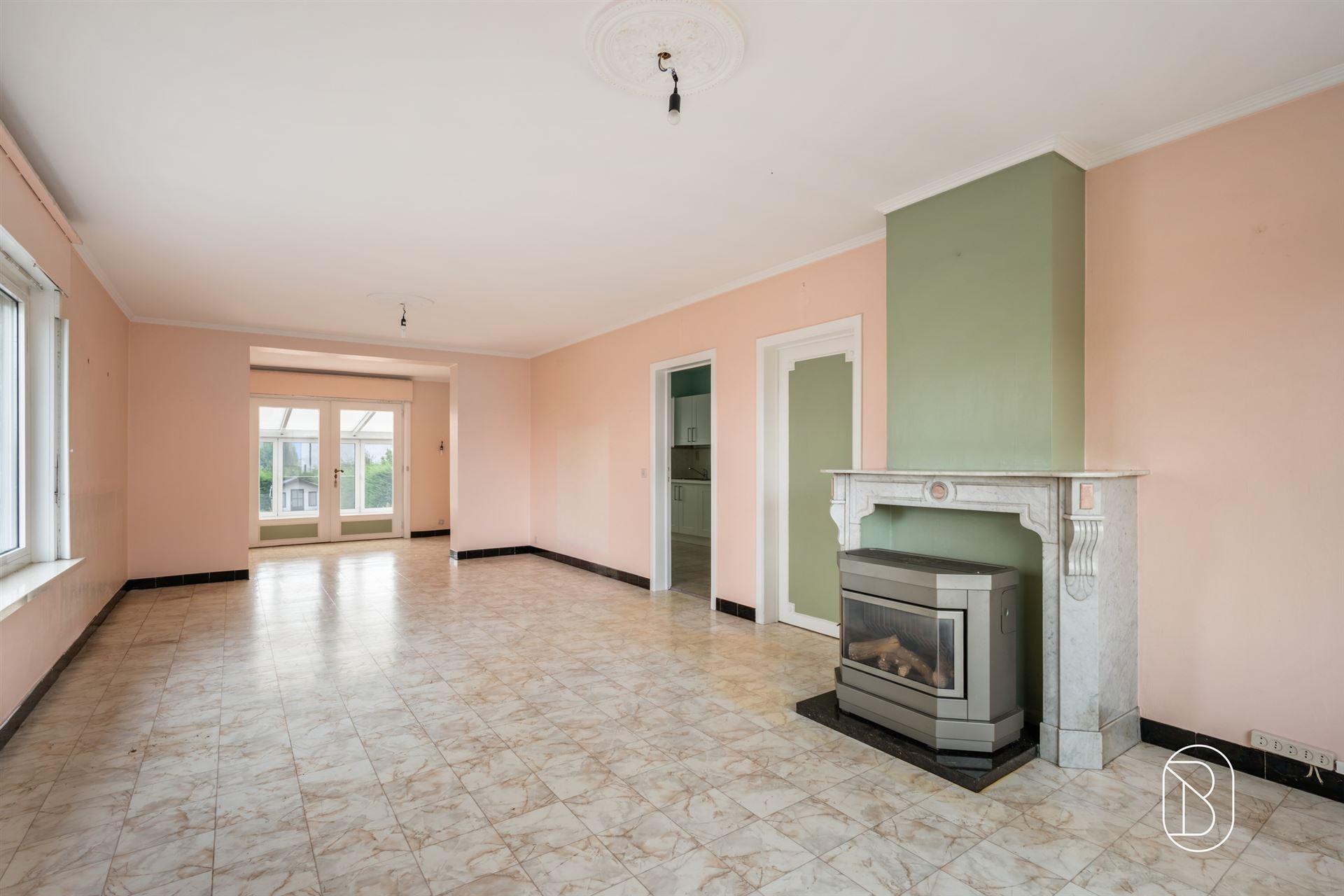 Quietly located 3-bedroom house with a large yard - photo 5