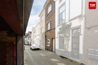 Deze gezellige en charmante woning is gelegen nabij het historisch centrum van GentWe bevinden ons in de Luxemburgstraat, een zeer rustige straat...