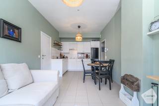 Dit <strong>volledig gerenoveerd appartement</strong> bevindt zich op de <strong>1ste verdieping</strong> van een kleinschalige residentie, op een <strong>steenworp van de markt, winkels en het natuurreservaat</strong>. Perfect voor wie op zoek is naar comfort, rust én een centrale ligging.<br /><br /><strong>Troeven van dit appartement:</strong>
<ul>
	<li>Instapklaar appartement op toplocatie!</li>
	<li>Zongericht met veel natuurlijke lichtinval</li>
	<li>1 comfortabele slaapkamer</li>
	<li>Energiezuinig (EPC C) – recent gerenoveerd</li>
	<li>Lage gemeenschappelijke kosten (lage syndickosten)</li>
	<li>Uitstekende ligging in het centrum van De Panne</li>
</ul>
Ideaal als <strong>vaste woonst, tweede verblijf of investering aan zee</strong>.<br /><br /><strong>Neem vandaag nog contact met ons op voor een bezichtiging!</strong>