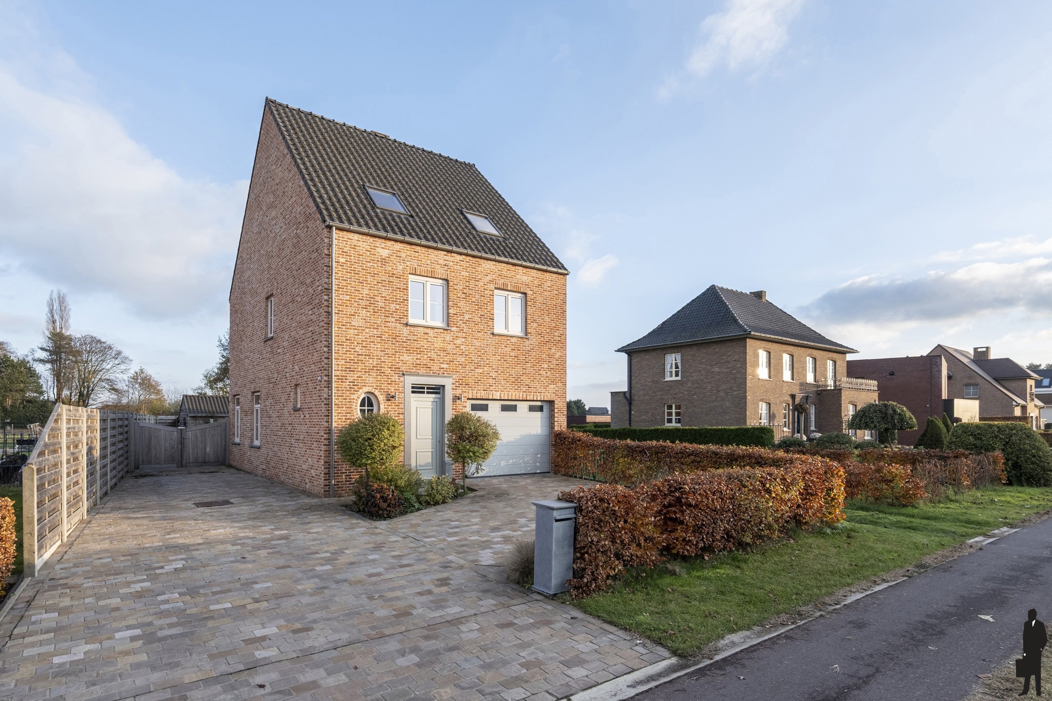 Recente, instapklare HOB-woning met 3 à 4 slpk. en bouwgrond - foto 1