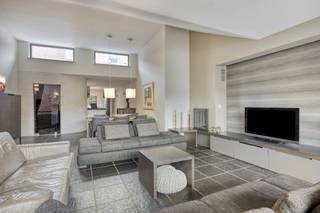 Algemeen:- centrale verwarming via aardgas (1 installatie voor het gehele pand)- combi van houten (voorzijde) en aluminium (achterzijde) ramen...