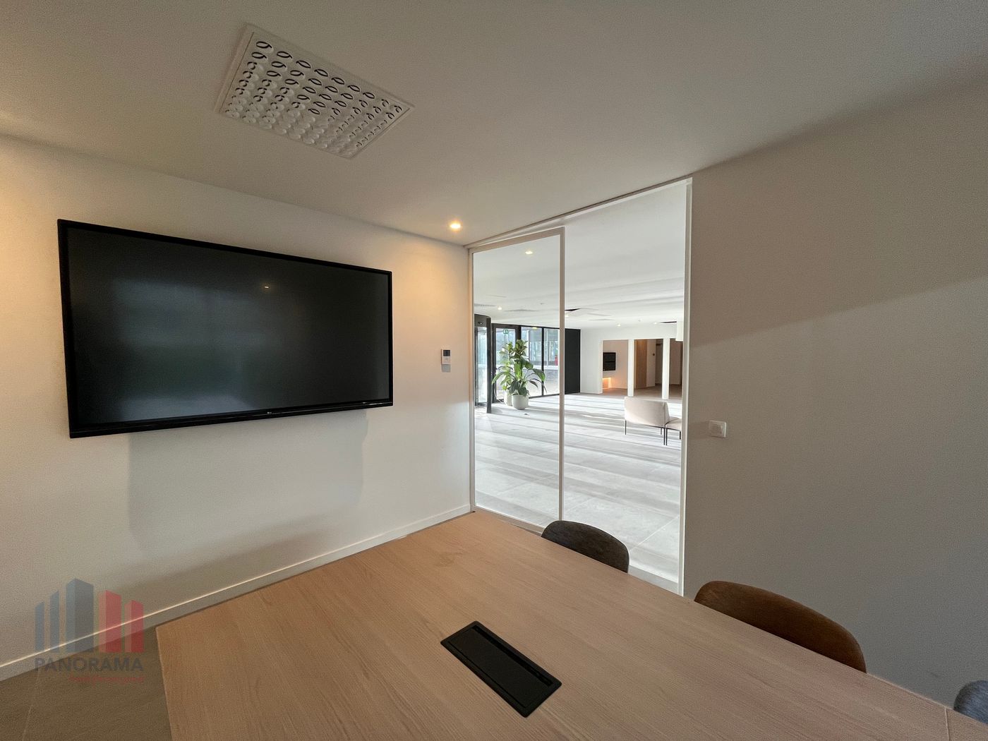 582 m² of ready-to-use offices near the R4 - photo 3