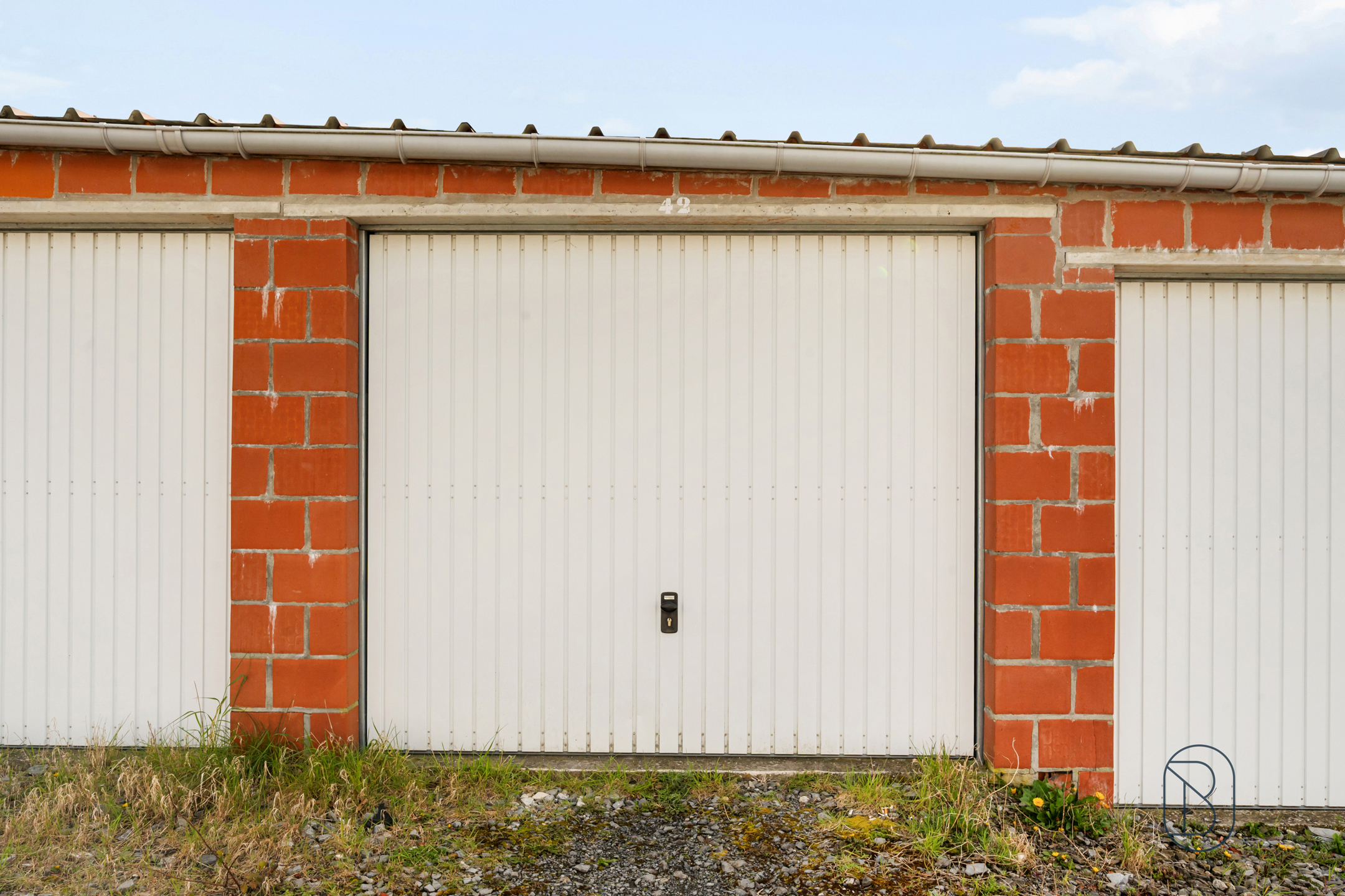 6 afgesloten garages met poort - foto 3