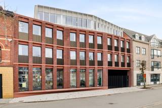 - Centrale ligging in Kortrijk: Sint-Amandsplein 3/4, op wandelafstand van het station- Studentenkamer op het gelijkvloers in een nieuwbouwcomplex-...