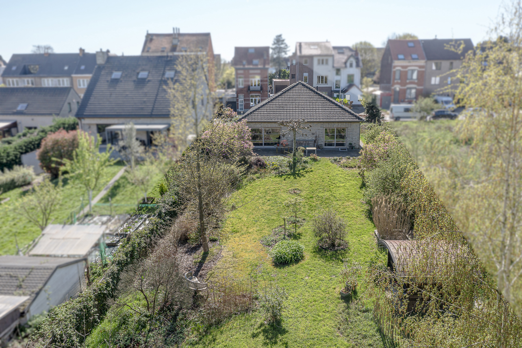 Ruime gezinswoning met prachtige tuin in centrum Dilbeek - foto 5