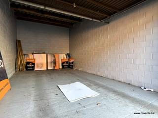 Garage te huur in het centrum van Roeselare.<br /><br />Beschikbaar 15/09/2026.<br /><br />90€/maand.