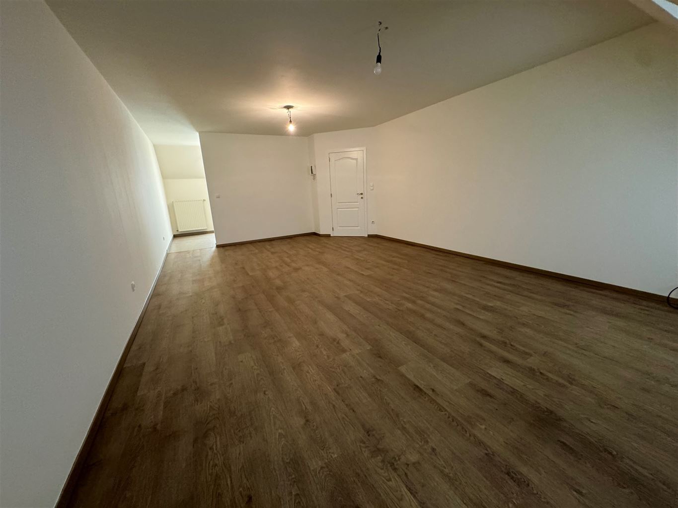 Charmant 2-slaapkamer appartement met 2 terrasjes en afgesloten garagebox, gelegen nabij het centrum van Maaseik. - foto 2