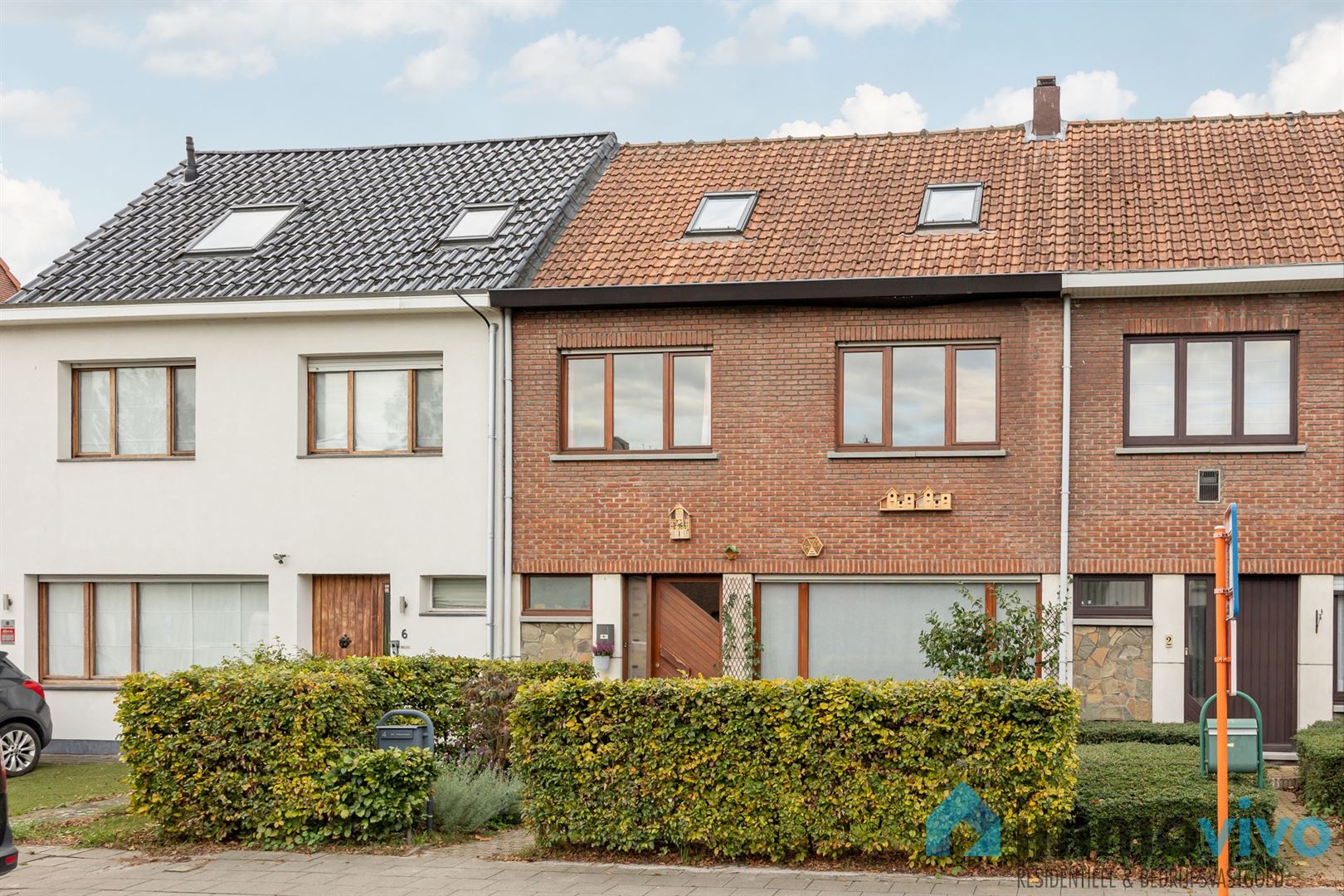 Charmante gezinswoning met zonnige tuin en garage in Hove. - foto 1