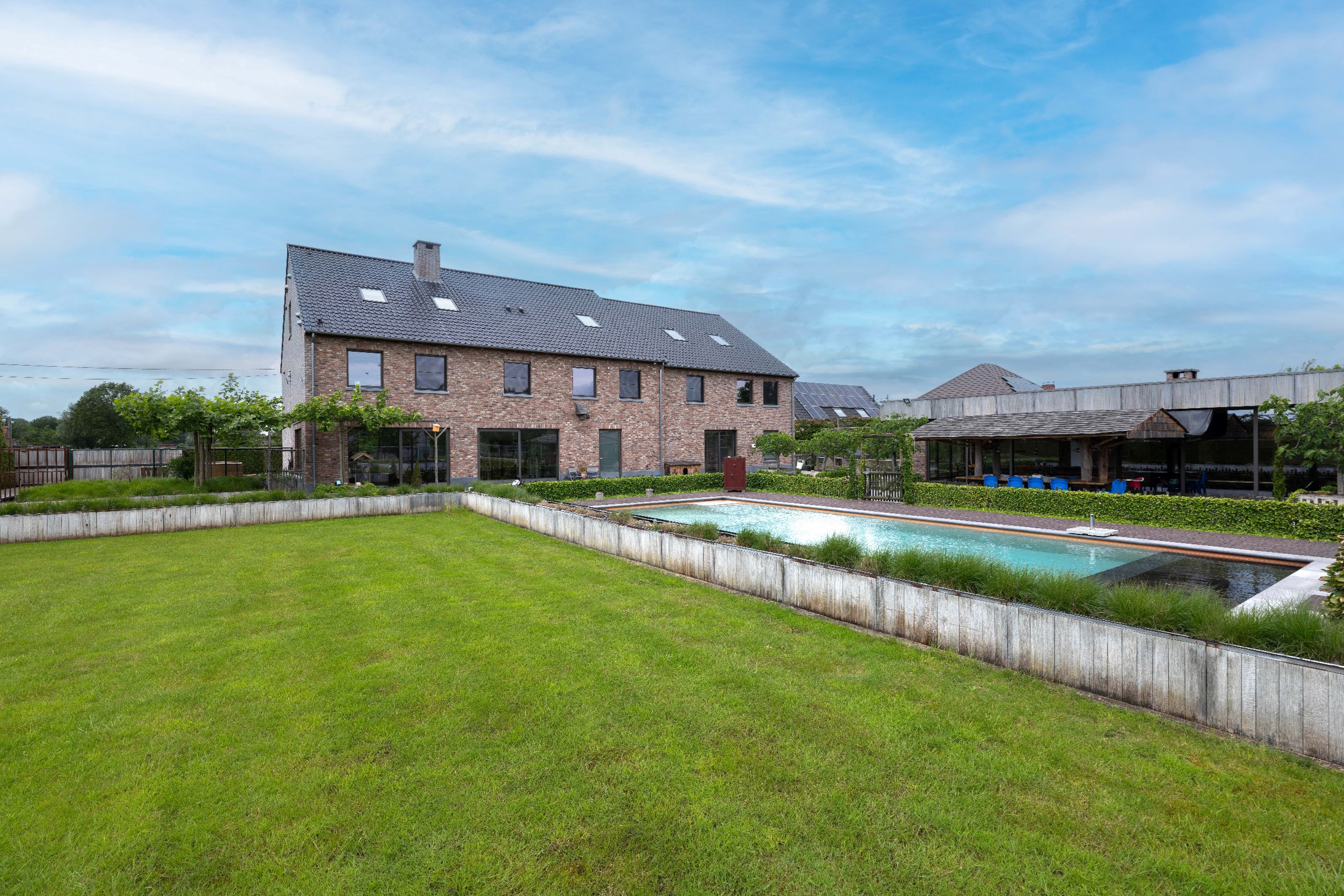 Exclusieve villa van 975m² op een perceel van ca. 1,3 Ha - foto 1