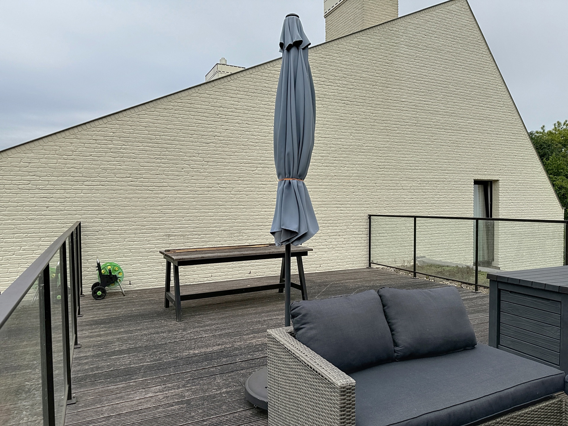 Recent appartement met 2 slaapkamers, terras + staanplaats - foto 4