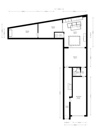 <p><strong>Ben je op zoek naar een ruime woning met 6 slaapkamers, 3 badkamers, 2 keukens en tal van mogelijkheden in het centrum van Aalst? Gevonden!</strong><br />In een rustige straat, pal in het centrum van Aalst, vind je deze verrassend grote en polyvalente woning met maar liefst 257 m² bewoonbare oppervlakte. Dankzij het gunstige EPC-label B en de vernieuwde condensatieketel uit 2023 combineert deze eigendom ruimte met energiezuinig comfort. De indeling maakt deze woning ideaal voor grote gezinnen, samengestelde gezinnen of een kangoeroewoning, maar is bovendien ook bijzonder interessant voor investeerders die op zoek zijn naar een eigendom met verhuurpotentieel, co-housingmogelijkheden of een combinatie van wonen en investeren.</p>
<p>Op het gelijkvloers kom je binnen via een inkomhal die toegang biedt tot een eerste woonkamer van 25m² en een tweede leefruimte met aansluitende keuken, samen goed voor 47m². Verder vind je hier nog een badkamer, een apart toilet en een stadstuintje. Een absolute troef is de extra opslagplaats van ongeveer 30 m², die perfect kan dienen als atelier, hobbyruimte, stockage of zelfs uitbreiding van de woonfunctie. De eerste verdieping telt drie volwaardige slaapkamers van 19m², 18m² en 12m², samen met een tweede badkamer. Op de tweede verdieping bevindt zich een tweede keuken met aansluitend een derde badkamer, aangevuld met een ruimte van 19 m² die kan dienen als extra woonkamer, maar evengoed als vierde slaapkamer. Tot slot is er op de zolderverdieping nog een vijfde slaapkamer van maar liefst 23 m², die eventueel kan opgesplitst worden naar een zesde slaapkamer.</p>