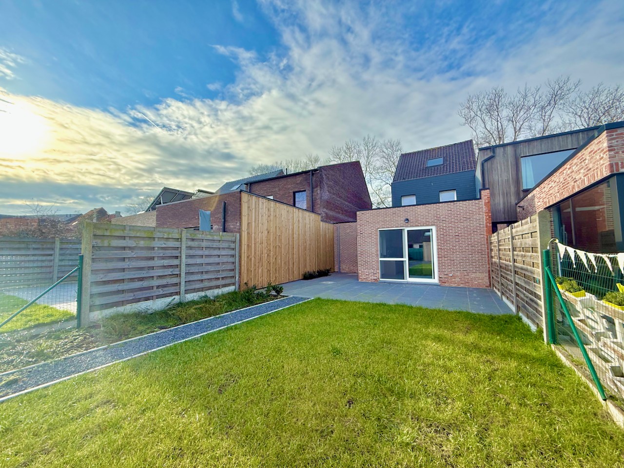 Volledig gerenoveerd woonhuis in hartje Kaprijke ! - foto 2