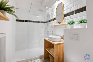 Informatie appartementOp een zeer gegeerde locatie aan het pleintje van de Sint-Willibrorduskerk bevindt zich dit instapklaar, GROOT 3-SLPK...