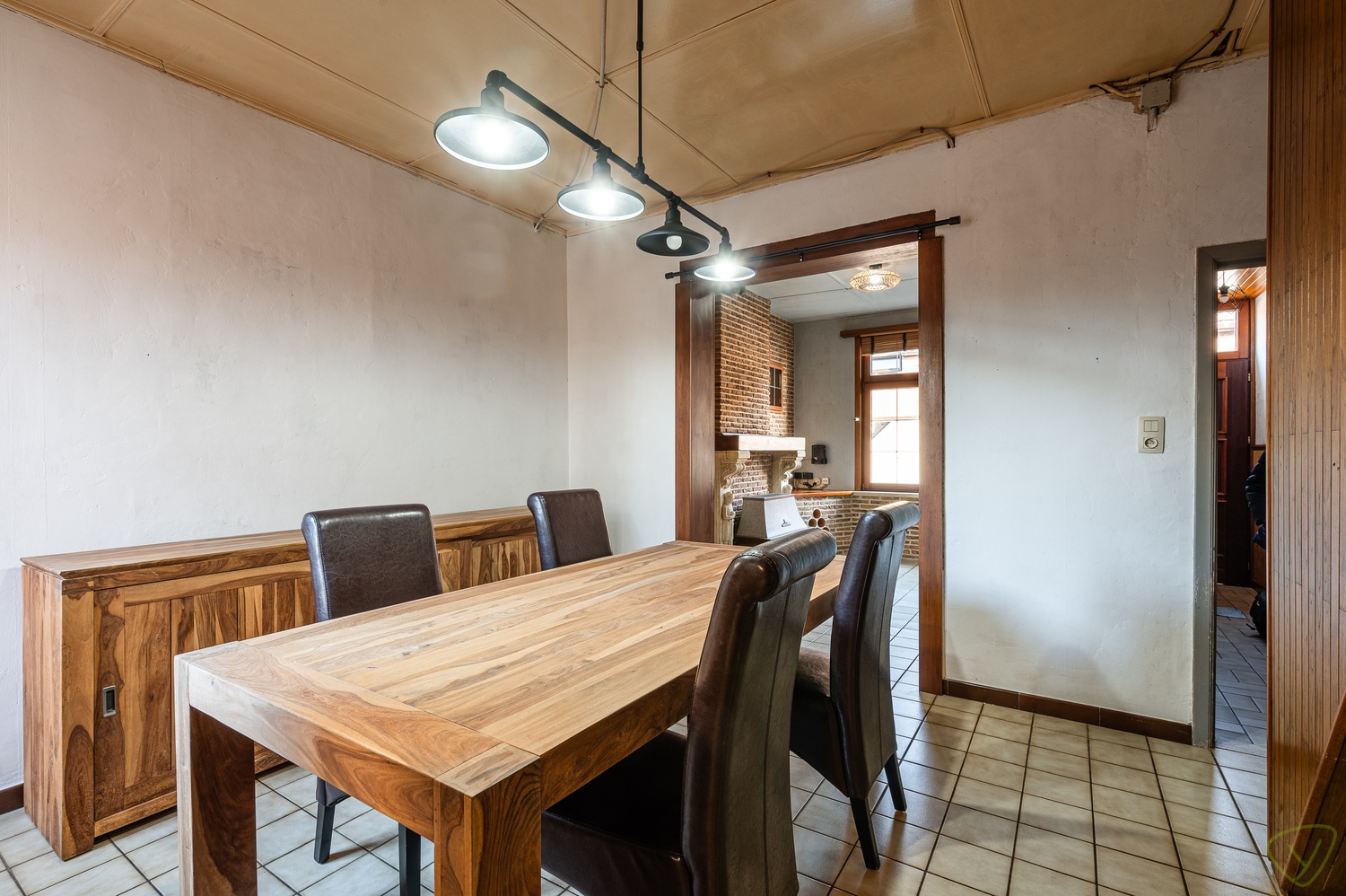 Charmante gesloten bebouwing met ruime tuin en renovatiepotentieel - foto 5