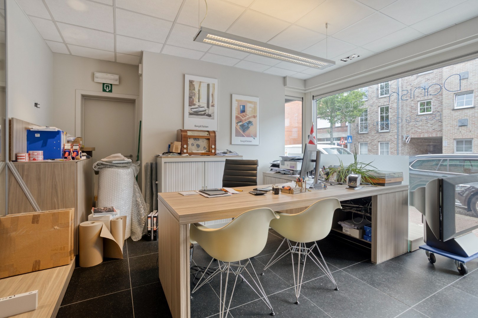 Instapklaar en goed gelegen handelsruimte van 126 m² kortbij het centrum van Geel ! - foto 4