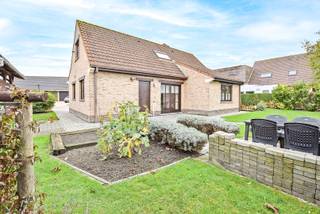 Prachtig alleenstaande woning op 1198m² te centrum Veurne! Deze instapklare open bebouwing uit 1997 bevindt zich op een prachtig perceel in het...