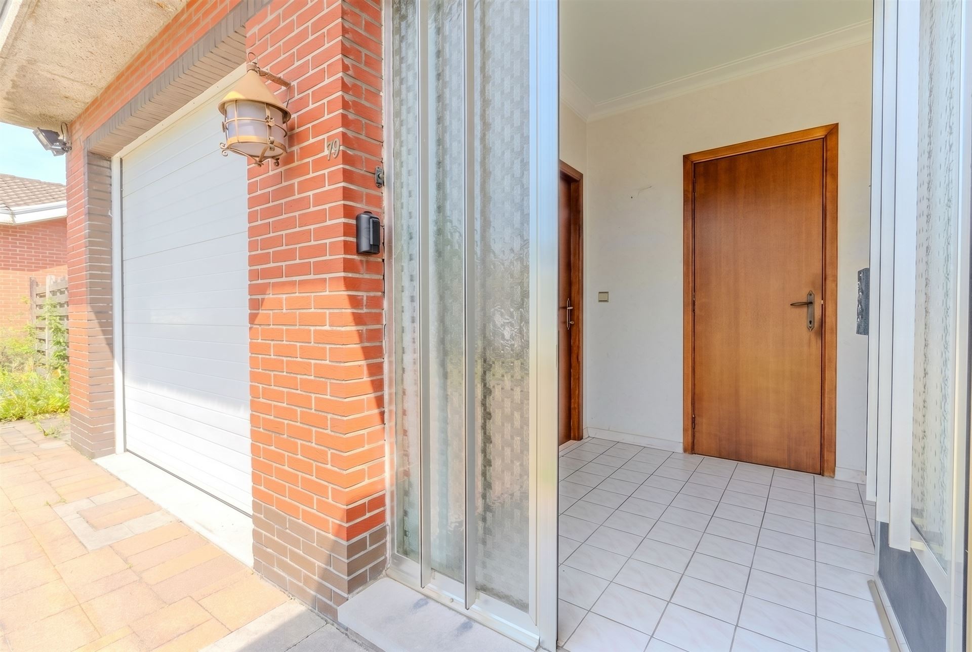Villa op perceel van 500 m² in een zeer rustige woonwijk! - foto 5