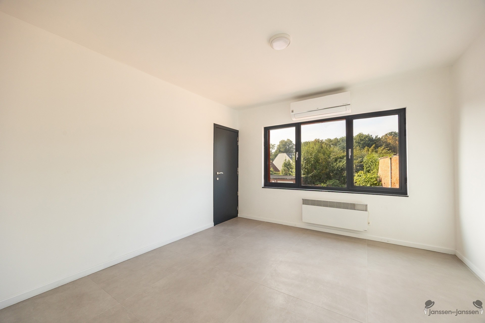 Karaktervolle, gerenoveerde woning met veelzijdige indeling tegenover de kerk van Brecht - foto 4