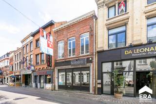 Diest : Handelspand te koop met woonst en tuinDit karaktervolle handelspand met bovenliggende woonst is gelegen in het centrum van Diest, in het...