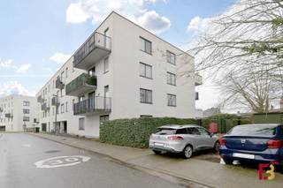 Op fietsafstand van Gent centrum vinden we dit lichtrijk appartement met ruim terras.Het gebouw is uitgerust met een lift en het appartement is op de...