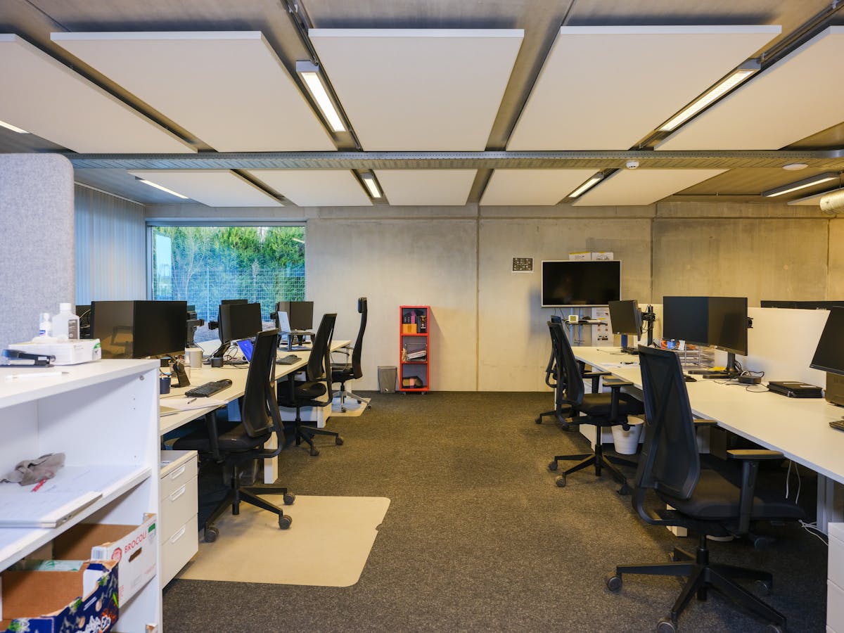 Instapklaar kantoor met veel lichtinval op zichtlocatie - foto 1