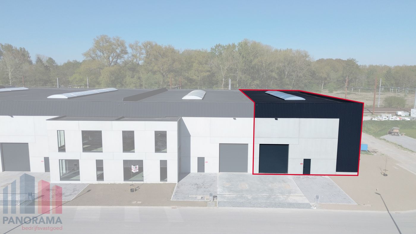 MAGAZIJN VAN 468 m² TE KOOP IN OOSTKAMP - foto 1