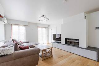 Stijlvolle en ruime woning met zwembad, sauna en veel mogelijkhedenDeze instapklare en perfect onderhouden woning combineert comfort, ruimte en luxe...