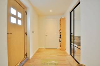 Op wandelafstand van de dorpskern van Anzegem vinden we deze volledig gerenoveerde woning, ideaal gelegen met alle voorzieningen binnen...