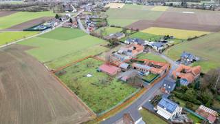 BILZEN - Karaktervolle vierkantshoeve op +/- 60aDeze unieke eigendom is gelegen in het landelijke Bilzen-Hoeselt en geniet van een vlotte verbinding...