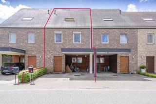 Dit recent huis te koop met 4 slaapkamers, 2 badkamers en aangename stadstuin bevindt zich in de kindvriendelijke woonwijk St-Hubert in...
