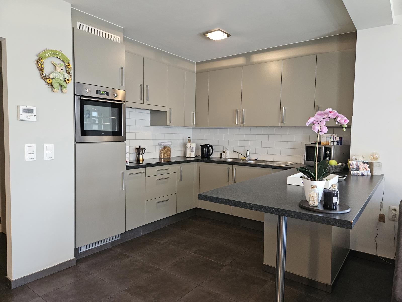 Ruim gelijkvloers appartement met terras en garage - foto 5