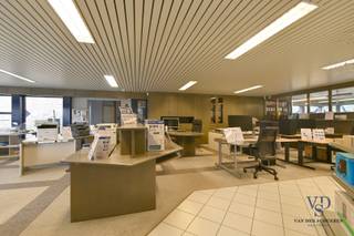 Dit bijzonder ruime en tijdloze pand biedt de unieke mogelijkheid om wonen en werken te combineren in een aangename, stijlvolle omgeving.Bij het...