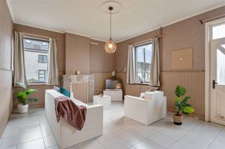 CHARACTER PROPERTY WITH LOTS OF POTENTIAL IN HAACHT Welcome to this charming home located in quiet Haacht with easy access to numerous amenities...