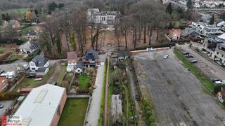 Garage op en met grond gelegen in de rustige Rozenstraat. Het perceel heeft een oppervlakte van 198 m² en is bebouwd met een garage met een...