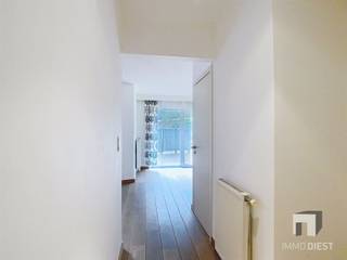 <p><span><span>Gelijkvloers appartement  met 2 slaapkamers, in het centrum van Diest aan de oever van de Demer.</span></span><br /><span><span>Op wandelafstand van winkels, scholen, openbaar vervoer, ...</span></span><br /><span><span>Het appartement maakt deel uit van een kleine residentie, is afgewerkt met hoge kwaliteitsmaterialen en is in goede staat.</span></span></p><p><span><span>Indeling:</span></span><br /><span><span>- Inkom</span></span><br /><span><span>- Geïnstalleerde keuken</span></span><br /><span><span>- Woonkamer</span></span><br /><span><span>- Berging</span></span><br /><span><span>- Terrasje</span></span><br /><span><span>-  Badkamer</span></span><br /><span><span>- 2 Slaapkamers</span></span><br /><span><span>- 1 staanplaats ondergronds</span></span></p><p><span><span> </span></span></p><p><span><span>De huurprijs bedraagt € 860 + €70 gemeenschappelijke kosten</span></span></p><p><span><span> </span></span></p><p><span><span>BEZOEKEN, DAT KAN!</span></span></p><p><span><span>Vul de huuraanvraag in op ImmoDiest.be (onder te huur -> De Bleek 12 - 3290 DIEST -> ORANJE KNOP 'VRAAG UW BEZOEK AAN'). </span></span><br /><span><span>Van zodra wij deze informatie ontvangen hebben, nemen wij contact op met u.</span></span></p><p><span><span> </span></span></p>