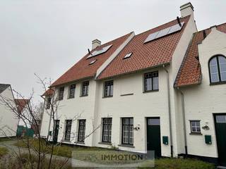 Een gezellige woonerf werd gecreëerd tussen de Ingooigemstraat en Scheldestraat in het hart van Otegem. Er zijn 8 prachtige woningen in...