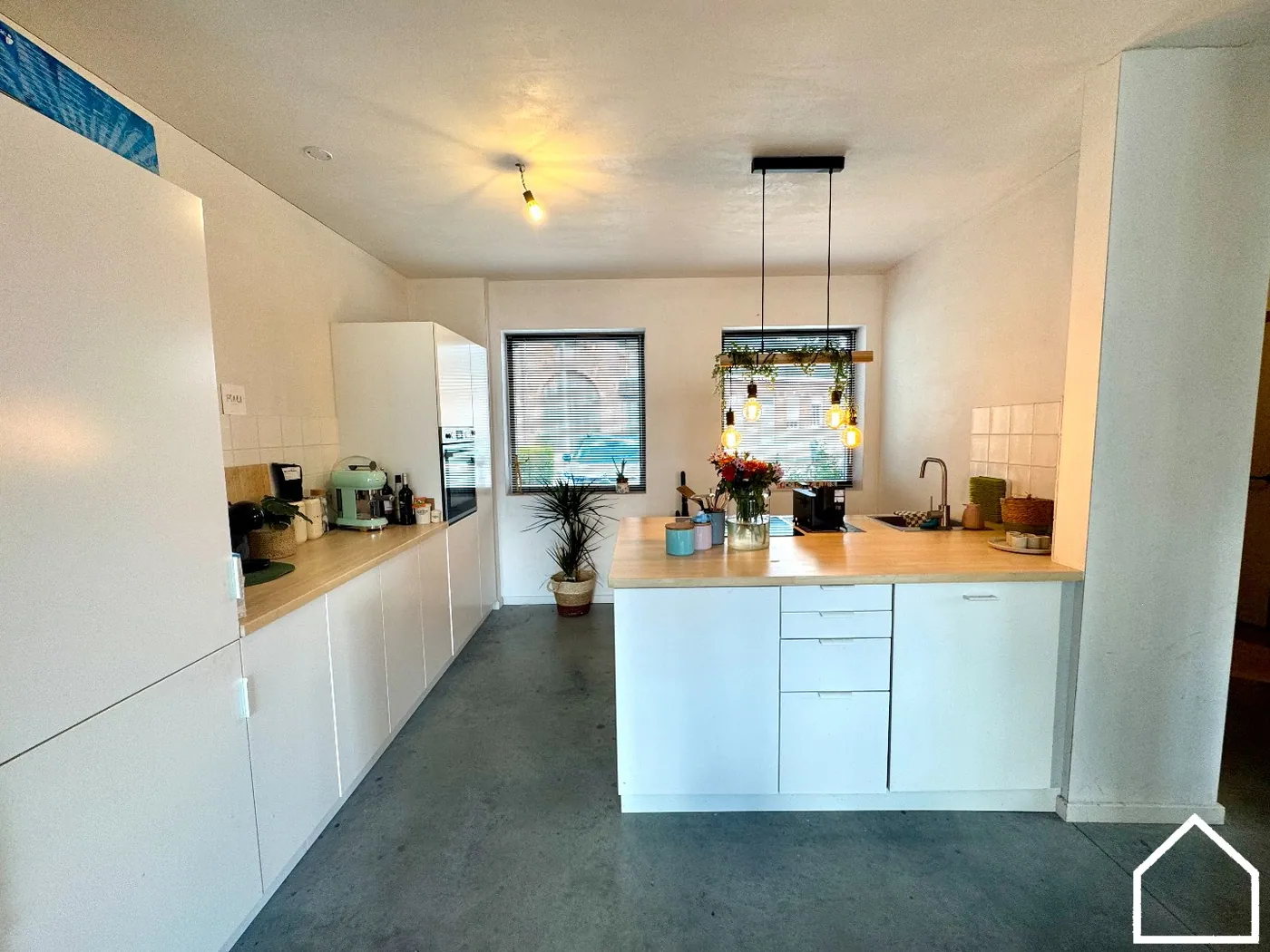 ALLEENSTAANDE WONING MET 3 SLAAPKAMERS, TUIN EN DUBBELE GARAGE - foto 3