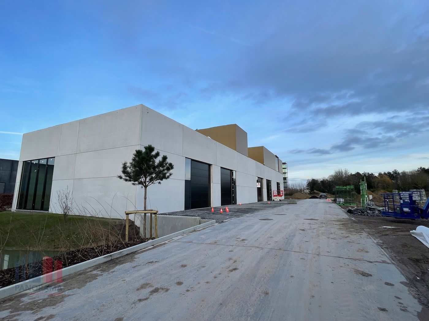 Nieuwbouw KMO-unit van 909 m²  nabij de E403 - foto 2