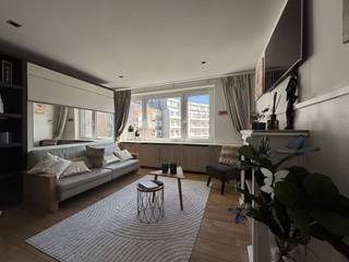 <p><span>Studio récemment rénové à Knokke, à distance de marche de la plage, de la Zoute et de la Lippenslaan. Situé au 3ème étage d'un immeuble bien entretenu avec ascenseur.</span></p>