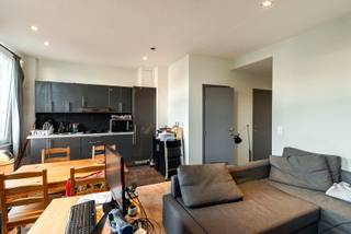 Instapklaar gerenoveerd appartement op het Zuid in herenwoning op een 3e verdieping met trap.Onmiddellijk beschikbaar.Locatie:Zeer goed gelegen, op...