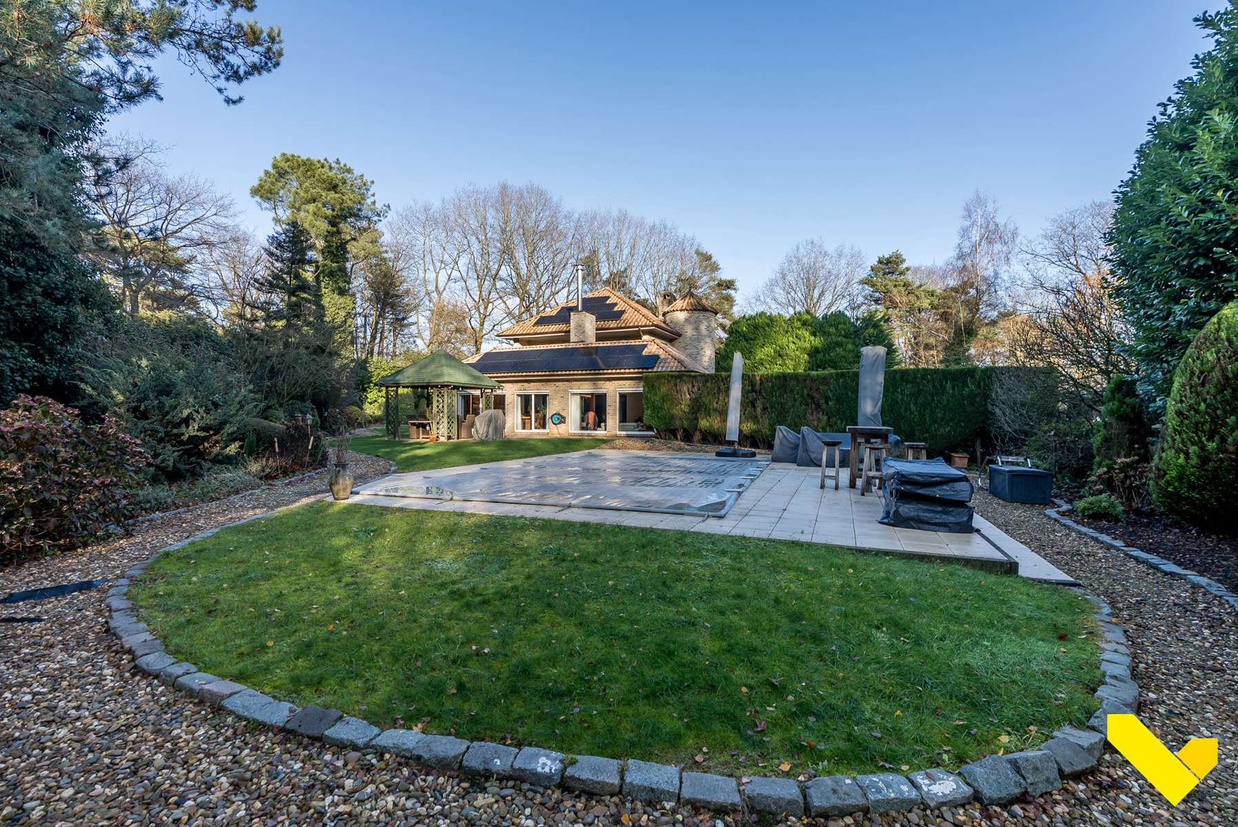 Exclusieve villa met zwembad in een bosrijke omgeving. - foto 2