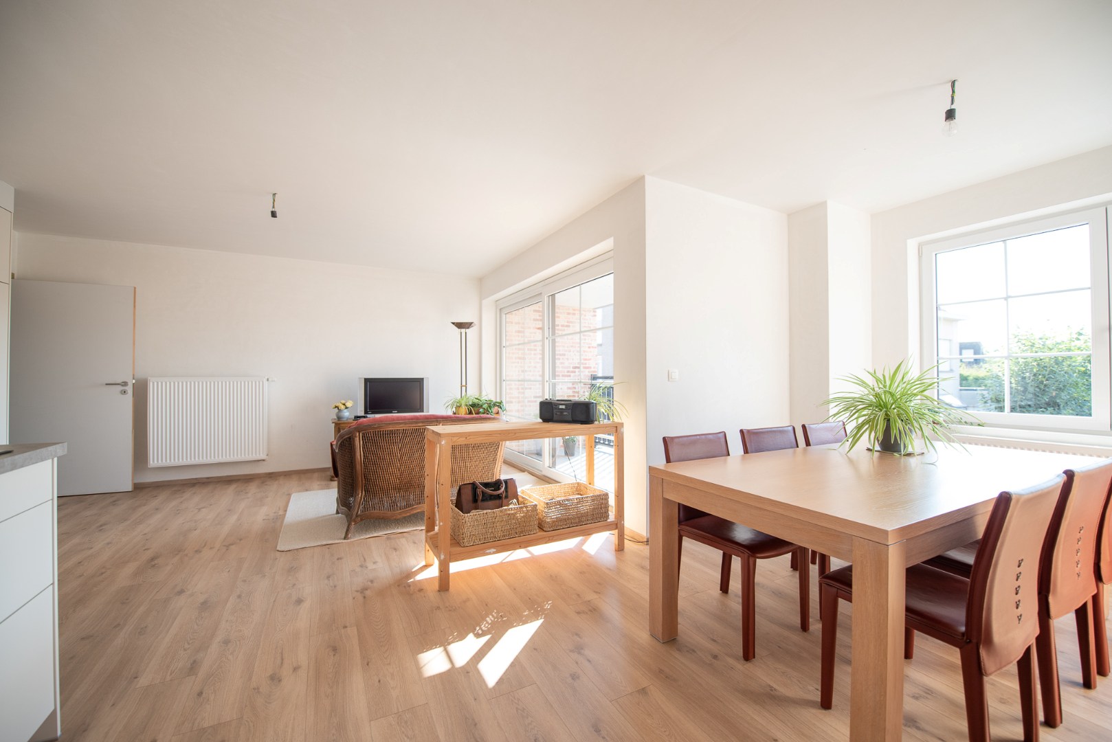 Centraal gelegen nieuwbouwappartement met 1 slaapkamer te koop te Waregem. - foto 2