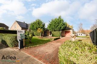 Deze vrijstaande woning, gelegen op een ruim perceel van 1224 m², bevindt zich in de Zonnebloemstraat. Een mooie en rustige buurt in Eeklo, nabij...