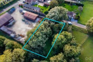 Ideally located in a verdant environment, we offer you this superb 15 ares 77 building plot, ready for the villa of your dreams! Free of...