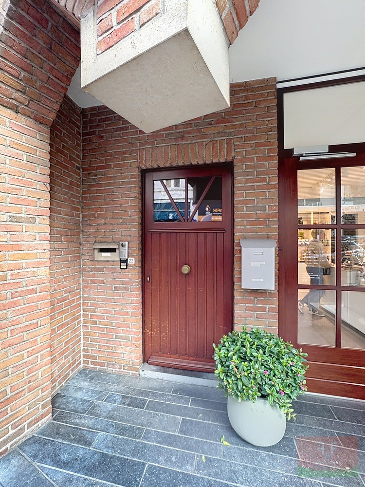 Winkelruimte en triplex appartement met 4 slaapkamers en aparte garage - foto 4