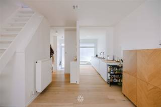 GHENT - Maison de trois chambres à coucher prête à être louée dans un quartier recherché de Gand Située au 112 Zwijnaardsesteenweg, vous trouverez...