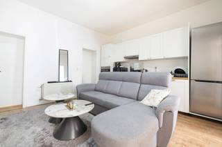 ANDERLECHT, vlakbij metro Saint-Guidon en dicht bij het kanaal, in een klein gebouw met lage kosten, charmant, recent gerenoveerd appartement met...