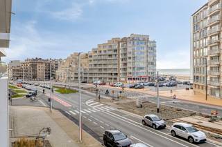 Welkom in dit stijlvolle appartement in de Troonstraat te Oostende — waar comfort en elegantie samensmelten tot een unieke woonervaring aan zee.Dit...